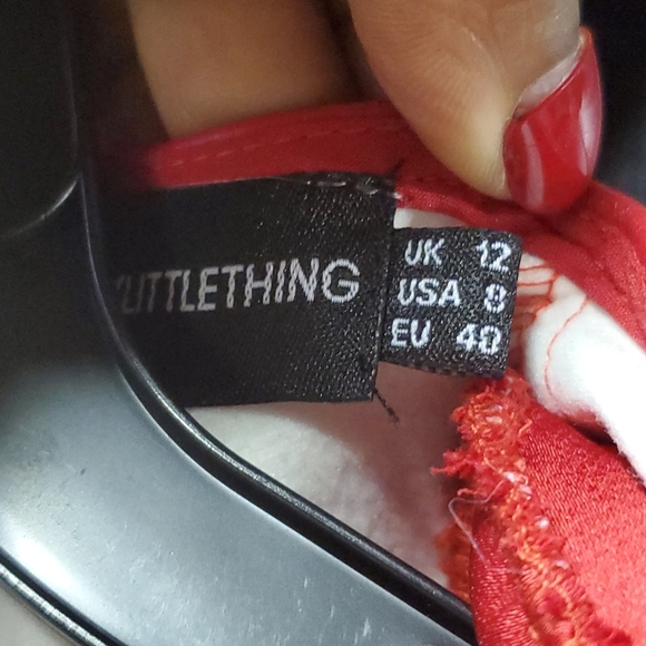 Red Dress - Picture 4 of 6